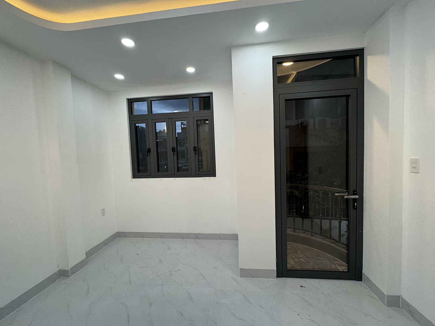 Tuyệt phẩm đẹp lung linh 3 lầu (4mx12m=48m2 vuông vức) mới 100% hẻm xe hơi khu VIP Hồ Xuân Hương